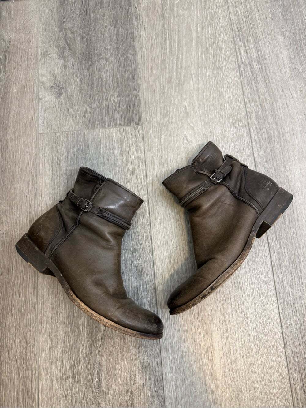 Frye Melissa short Leather Ankle Boots with Buckle Detail seam size 6